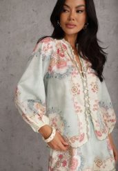 Zielona Koszula ze Stójką w Kwiatowy Print Dorirecea. Zielone koszule damskie Renee, l, z aplikacjami, z jeansu, casualowe, bez kołnierzyka, bez ramiączek. Za 159.99 zł.