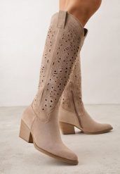 Ciemnobeżowe Ażurowe Kozaki Typu Kowbojki na Stożkowym Obcasie Antastus. Brązowe kozaki damskie Renee, z aplikacjami, z zamszu, bez obcasa, na obcasie, bez zapięcia. Za 199.99 zł.
