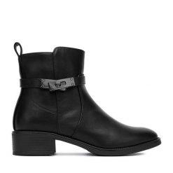 Botki DeeZee. Czarne botki damskie DeeZee, bez wzorów, bez obcasa, na płaskiej podeszwie, bez zapięcia. Za 179.99 zł.