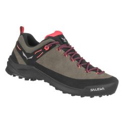 Buty Podejściowe Damskie Salewa Wildfire Leather. Brązowe obuwie trekkingowe damskie Salewa, z materiału, bez zapięcia. W wyprzedaży za 582.55 zł.