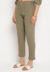 Zielone Spodnie o Klasycznym Kroju z Gumką w Talii Tilunea. Zielone spodnie materiałowe damskie Born2be, bez wzorów, z jeansu, eleganckie. Za 49.99 zł.