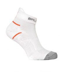 Skarpety do biegania męskie Brubeck Running Light. Czarne skarpety męskie Brubeck, bez wzorów, z bawełny. Za 34.99 zł.
