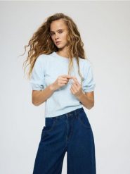 Sweter z aplikacjami - jasnoturkusowy. Niebieskie swetry nierozpinane damskie Reserved, l, z aplikacjami, z dzianiny, bez kołnierzyka, bez ramiączek. Za 109.99 zł.