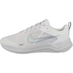 Tenisówki Nike Model Downshifter 12 Womens Kolor Biały. Białe trampki i tenisówki damskie Nike, bez wzorów, z materiału, bez zapięcia. Za 309.99 zł.