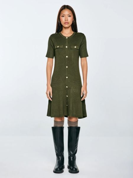 Sukienka damska mini z wiskozy z ozdobnymi guzikami khaki Dilara 303. Zielone sukienki damskie BIG STAR, do pracy, l, bez wzorów, z dzianiny, biznesowe, bez kołnierzyka, bez ramiączek, mini. Za 179.99 zł.