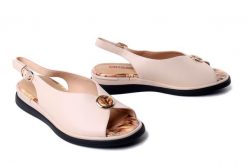 Artiker Relaks 58C1377 apricot, sandały damskie. Brązowe sandały damskie Artiker Relaks, bez wzorów, bez obcasa, bez zapięcia. Za 259.90 zł.