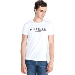Tommy Hilfiger Koszulka Biały. Białe t-shirty męskie Tommy Hilfiger, l, bez wzorów, z bawełny, bez kołnierzyka, bez ramiączek. Za 206.95 zł.