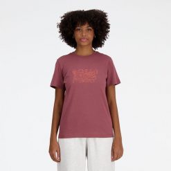 Koszulka damska New Balance WT41912WAD – różowa. Czerwone koszulki sportowe damskie New Balance, s, bez wzorów, z bawełny, bez ramiączek. Za 49.99 zł.