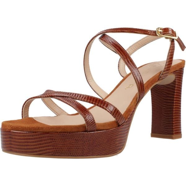 Sandały UNISA OVER LUC Brązowy. Brązowe sandały damskie Unisa, bez wzorów, ze skóry, bez obcasa, bez zapięcia. Za 597.99 zł.