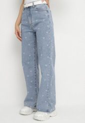 Niebieskie Jeansy o Szerokim Kroju z Wysokim Stanem Zdobione Nadrukiem Folanna. Niebieskie jeansy damskie Born2be, z aplikacjami, z jeansu, eleganckie, z podwyższonym stanem. Za 139.99 zł.