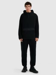 4F Spodnie dresowe polarowe męskie - czarne L. Czarne spodnie sportowe męskie 4F, l, bez wzorów, z dresówki. Za 149.99 zł.