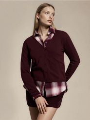 Sweter z domieszką wełny i wiskozy - bordowy. Czerwone swetry nierozpinane damskie Sinsay, l, bez wzorów, z wełny, bez kołnierzyka, bez ramiączek. Za 39.99 zł.