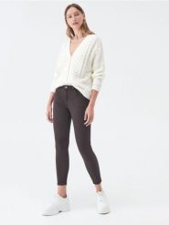 Jeansy skinny mid waist - brązowy. Brązowe jeansy damskie Sinsay, bez wzorów, z bawełny. W wyprzedaży za 13.79 zł.