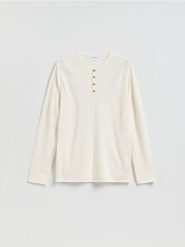 Sweter henley - złamana biel. Swetry męskie Reserved, l, bez wzorów, z dzianiny, bez kołnierzyka, bez ramiączek. Za 119.99 zł.