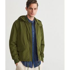 Kurtka bomber z kapturem - Zielony. Zielone kurtki męskie Reserved, l, bez wzorów, z kapturem. Za 129.99 zł.