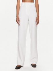 YAS Spodnie materiałowe Izzie 26032131 Biały Regular Fit. Białe spodnie materiałowe damskie YAS, bez wzorów, z materiału. Za 399.99 zł.