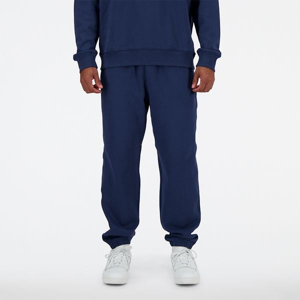 Spodnie męskie New Balance MP41508NNY – granatowe. Niebieskie spodnie sportowe męskie New Balance, m, bez wzorów, z bawełny. Za 359.99 zł.