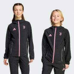 Kurtka Juventus Tiro 25 Competition Vis Tech Travel. Czarne kurtki męskie Adidas, bez wzorów, z dresówki, sportowe, bez kaptura. Za 349.00 zł.