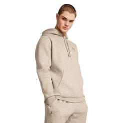 Bluza męska Under Armour Essential Fleece Hoodie. Brązowe bluzy męskie Under Armour, m, bez wzorów, sportowe, bez ramiączek, bez kaptura. Za 249.99 zł.