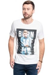 LEE T SHIRT PHOTO TEE WHITE CANVAS L60QEPRR. Białe t-shirty męskie Lee, l, bez wzorów, bez kołnierzyka, bez ramiączek. W wyprzedaży za 39.99 zł.