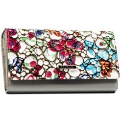 Skórzany, wielokolorowy portfel damski w kwiaty, wyposażony w system RFID - 4U Cavaldi. Portfele damskie 4U Cavaldi, ze skóry. Za 89.99 zł.