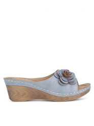 Clara Barson Klapki WYL05010-29 Niebieski. Niebieskie klapki damskie Clara Barson, bez wzorów, z syntetyku, bez obcasa, bez zapięcia. Za 89.99 zł.