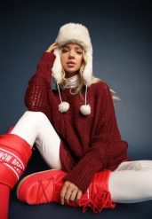 Bordowy Luźny Sweter Dzianinowy w Stylu Ponczo Nattava. Czerwone swetry nierozpinane damskie Renee, uniwersalny, bez wzorów, z dzianiny, casualowe, bez kołnierzyka, bez ramiączek. Za 84.99 zł.