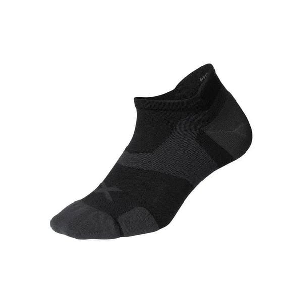 Niewidzialne skarpety 2XU Vectr Cushion. Czarne skarpetki damskie 2XU, bez wzorów, z lycry. Za 148.50 zł.