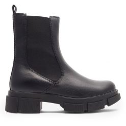 Botki Lasocki. Czarne botki damskie Lasocki, bez wzorów, bez obcasa, na płaskiej podeszwie, bez zapięcia. Za 189.99 zł.