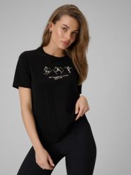 4F T-shirt regular z nadrukiem damski - czarna S. Czarne t-shirty damskie 4F, s, bez wzorów, z bawełny, bez kołnierzyka, bez ramiączek. W wyprzedaży za 49.99 zł.