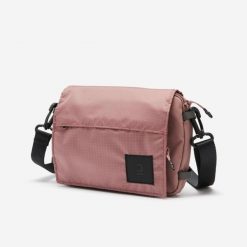 Saszetka Newfeel Activ Mblty Venice 1,3 l. Czerwone saszetki i nerki męskie NEWFEEL, z tkaniny. W wyprzedaży za 59.99 zł.
