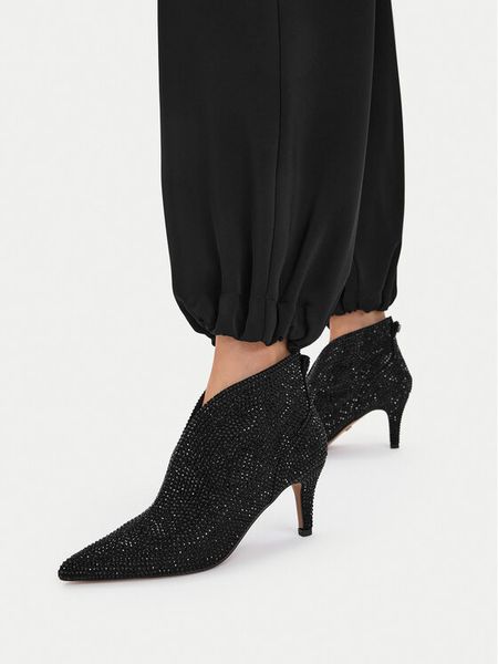 Nine West Botki CEO-C6019-1 Czarny. Czarne botki damskie Nine West, bez wzorów, z materiału, bez obcasa, na szpilce, bez zapięcia. Za 299.99 zł.