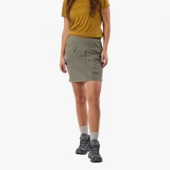 Spódnica turystyczna damska Swedemount Trondheim Trekking szybkoschnąca. Zielone spódnice damskie SWEDEMOUNT, uniwersalny, bez wzorów. W wyprzedaży za 224.99 zł.