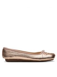 Clarks Baleriny Freckle Ice 26181353 Złoty. Żółte balerinki damskie Clarks, bez wzorów, ze skóry, bez obcasa, bez zapięcia. Za 259.99 zł.