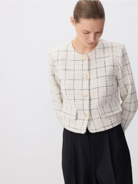 Marynarka ze strukturalnej tkaniny - wielobarwny. Marynarki i żakiety damskie Reserved, bez wzorów, z bawełny, bez kołnierzyka, bez ramiączek. W wyprzedaży za 139.99 zł.