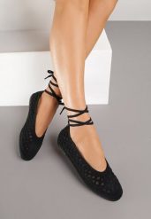 Czarne Balerinki Vices z Plecionki z Wiązaniem Wokół Kostki Ertelia. Czarne balerinki damskie Born2be, z aplikacjami, eleganckie, bez obcasa, bez zapięcia. Za 69.99 zł.