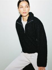 Bluza ze sztucznego baranka - czarny. Czarne bluzy damskie Reserved, l, bez wzorów, bez ramiączek, bez kaptura. Za 129.99 zł.