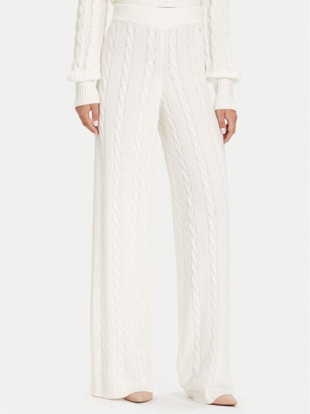 Guess Spodnie dzianinowe W5BB52 Z1192 Écru Regular Fit. Spodnie materiałowe damskie Guess, z aplikacjami, z dzianiny. Za 519.99 zł.