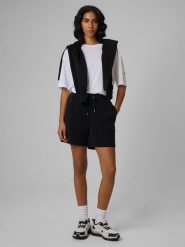 4F Spodenki dresowe z modalem damskie - czarne XS. Czarne szorty damskie 4F, bez wzorów, z dresówki, z podwyższonym stanem. Za 129.99 zł.