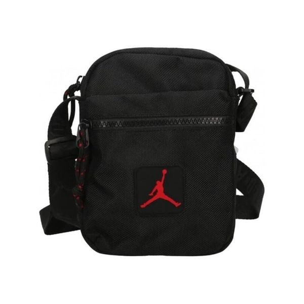 Saszetka torebka listonoszka Nike Jordan RISE FESTIVAL. Czarne saszetki i nerki męskie Jordan. W wyprzedaży za 105.00 zł.