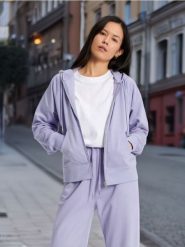 Bluza z kapturem - niebieski. Niebieskie bluzy damskie Sinsay, l, bez wzorów, bez ramiączek, z kapturem. W wyprzedaży za 25.99 zł.