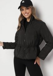 Czarna Pikowana Kurtka ze Ściągaczem w Pasie Alinae. Czarne kurtki sportowe damskie Born2be, l, z aplikacjami, z jeansu, bez ramiączek, bez kaptura. Za 159.99 zł.