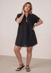 Czarna Bawełniana Sukienka o Pudełkowym Kroju z Ozdobnymi Guzikami Kateira. Czarne sukienki damskie Born2be, na co dzień, l, bez wzorów, z bawełny, bez kołnierzyka, bez ramiączek, mini, proste. Za 99.99 zł.
