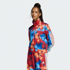 BLUZA DRESOWA ADIDAS x FARM RIO HOUSE OF TIRO. Białe bluzy damskie Adidas, m, bez wzorów, z dresówki, sportowe, bez ramiączek, bez kaptura. Za 279.00 zł.
