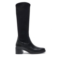 Kozaki Caprice. Czarne kozaki damskie Caprice, bez wzorów, bez obcasa, na słupku, bez zapięcia. Za 409.99 zł.