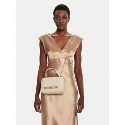 Torebka LOVE MOSCHINO. Białe torebki wizytowe damskie Love Moschino, bez wzorów, bez dodatków. Za 579.99 zł.