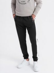 Dresowe męskie spodnie joggery z kontrastowymi lampasami czarne V1 OM-PASK-0229 S. Czarne spodnie sportowe męskie Ombre, m, bez wzorów, z dresówki. Za 332.81 zł.
