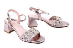 MARCO TOZZI 2-28382-44 532 rose met. comb , sandały damskie. Szare sandały damskie Marco Tozzi, bez wzorów, z gumy, bez obcasa, na obcasie, bez zapięcia. Za 249.90 zł.