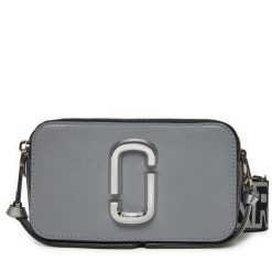 Torebka Marc Jacobs. Szare listonoszki damskie Marc Jacobs, bez wzorów, bez dodatków. Za 1,379.00 zł.