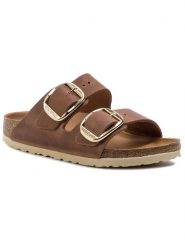 Birkenstock Klapki Arizona Big Buckle 1011073 Brązowy. Brązowe klapki damskie Birkenstock, bez wzorów, ze skóry, bez obcasa, bez zapięcia. Za 674.67 zł.